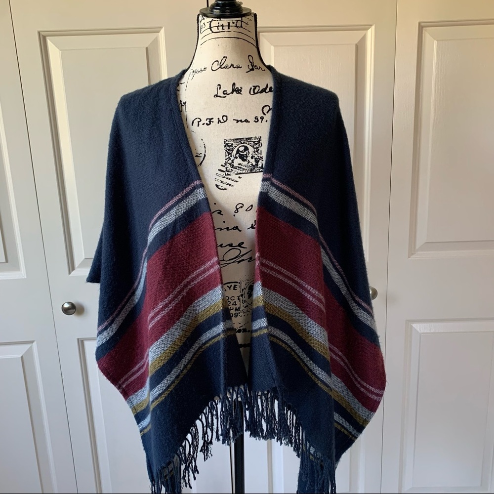 Hollister poncho / cape